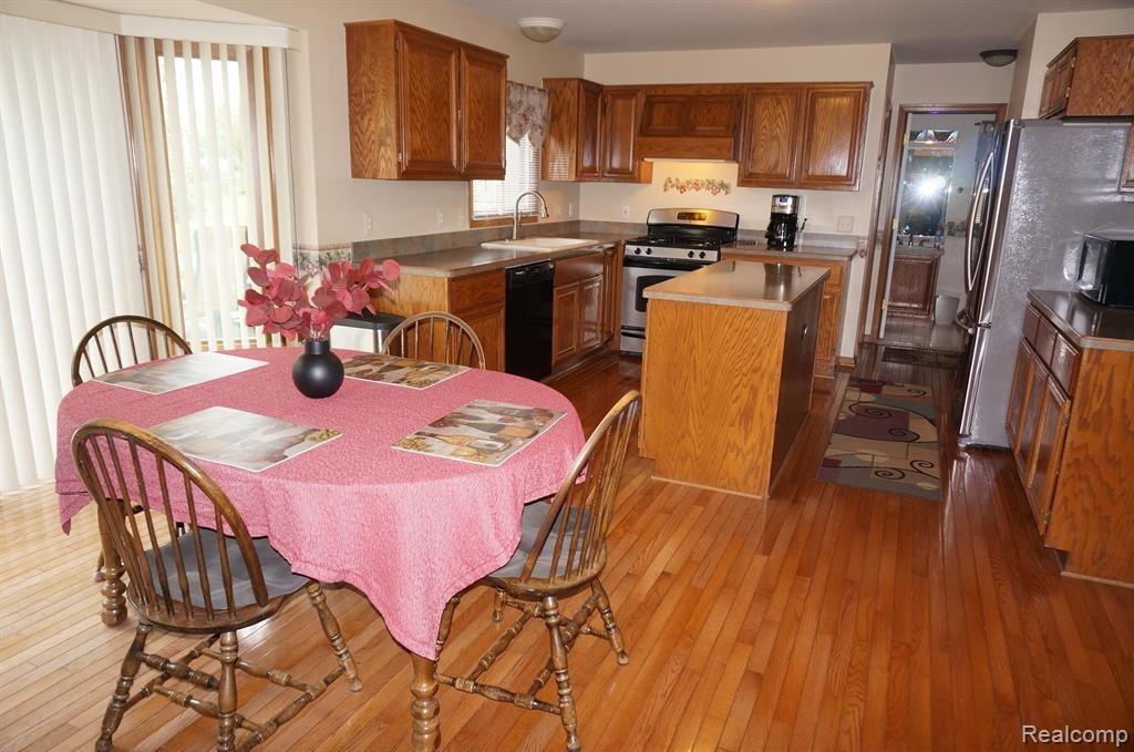 49954 Willowood Drive, Macomb, MI 48044 — Photo 4