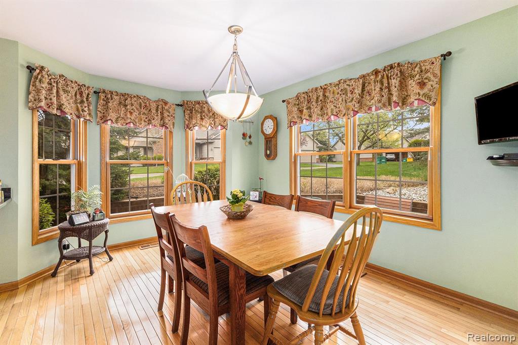 6173 NORTHRIDGE HILLS Drive, Brighton, MI 48116 — Photo 10