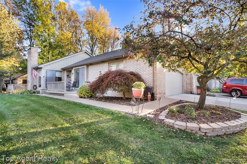 43058 W Kirkwood Drive, Clinton Twp, MI 48038 — Photo 3