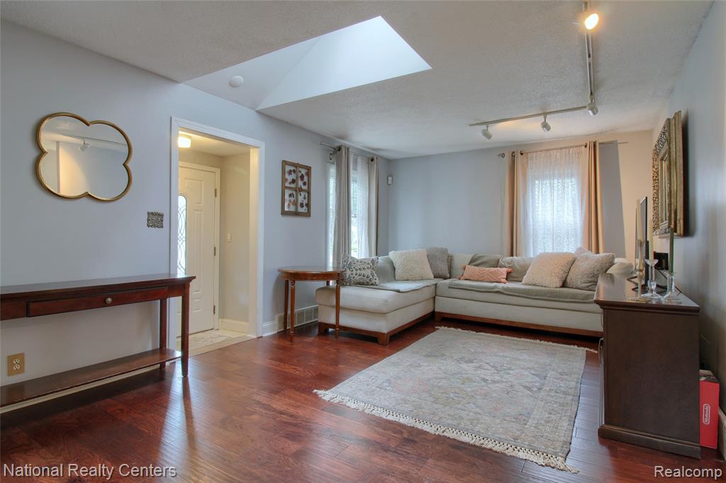 702 Royal Avenue, Royal Oak, MI 48073 — Photo 5