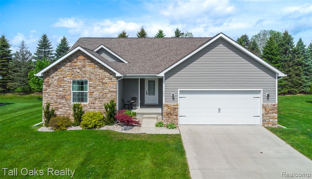 291 Golfside Drive, Lapeer, MI 48446