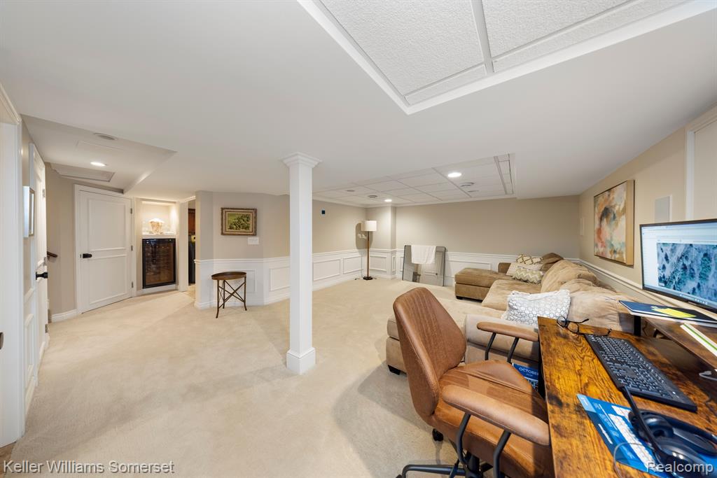 839 COOK Road, Grosse Pointe Woods, MI 48236 — Photo 29