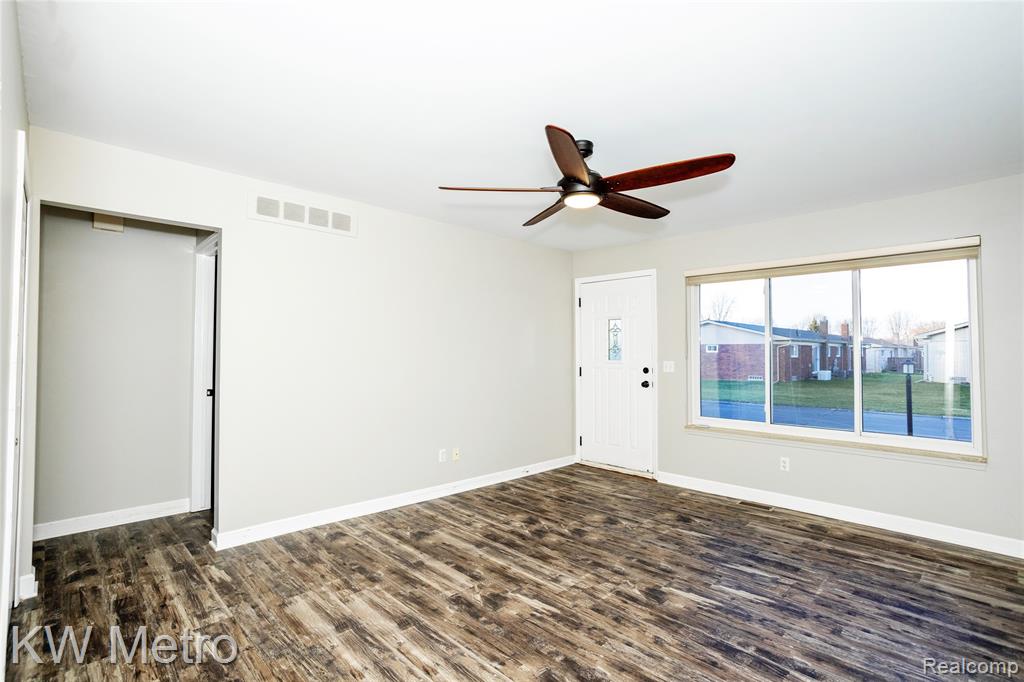 47420 Brent Court, Chesterfield, MI 48047 — Photo 3