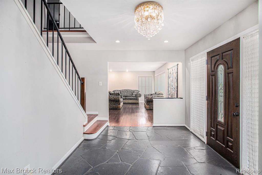 5622 Powder Horn Drive, West Bloomfield, MI — Photo 2