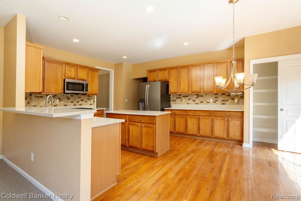 50154 BLACK HORSE Lane SW, Canton, MI 48188 — Photo 12