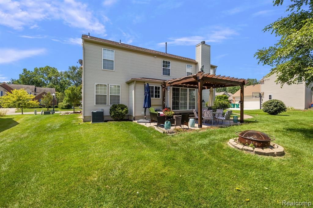 8057 PEBBLESTONE Drive, Ypsilanti, MI 48197 — Photo 45