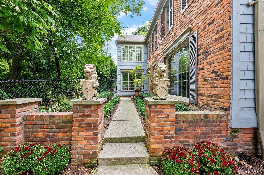 194 Charlevoix Avenue, Grosse Pointe Farms, MI 48236 — Photo 5