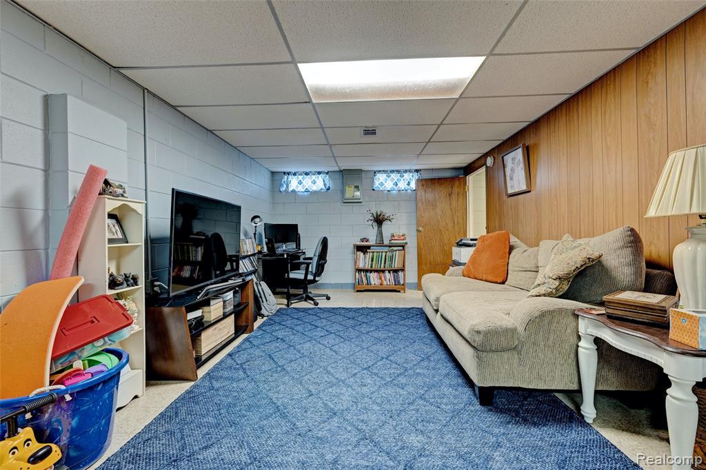 6437 Oriole Drive, Flint, MI 48506 — Photo 32