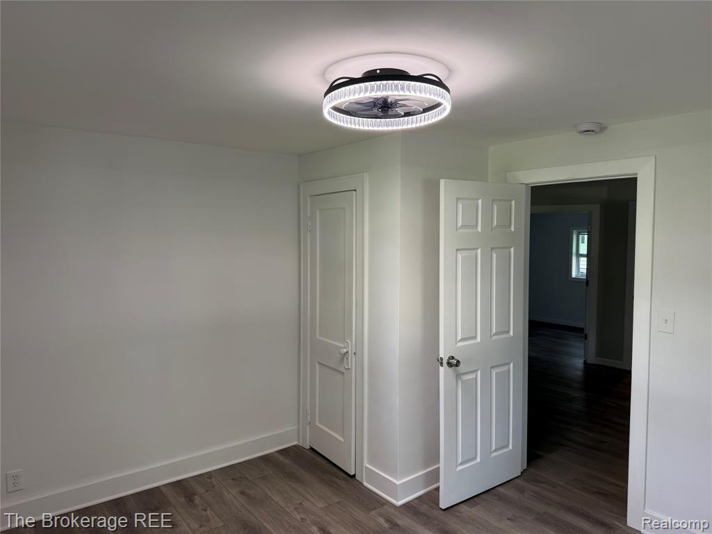 4249 Calkins Road, Flint, MI 48532 — Photo 13