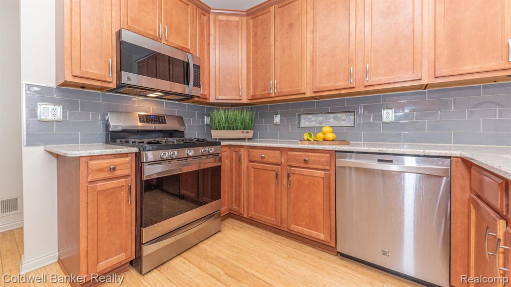 13541 CHRISTINA Lane, Belleville, MI 48111 — Photo 15
