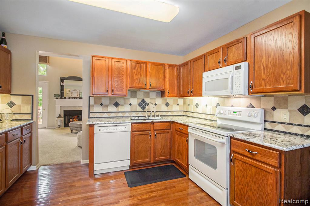 5886 Augusta Lane, Grand Blanc, MI 48439 — Photo 7