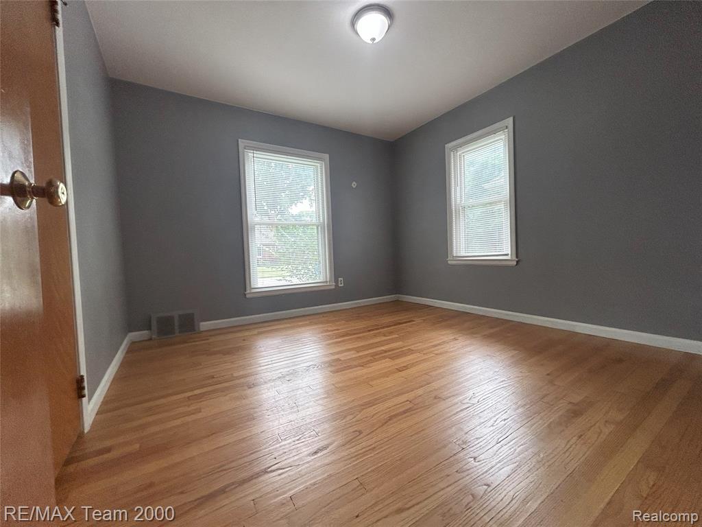 8306 GRAYFIELD Street, Dearborn Heights, MI 48127 — Photo 9