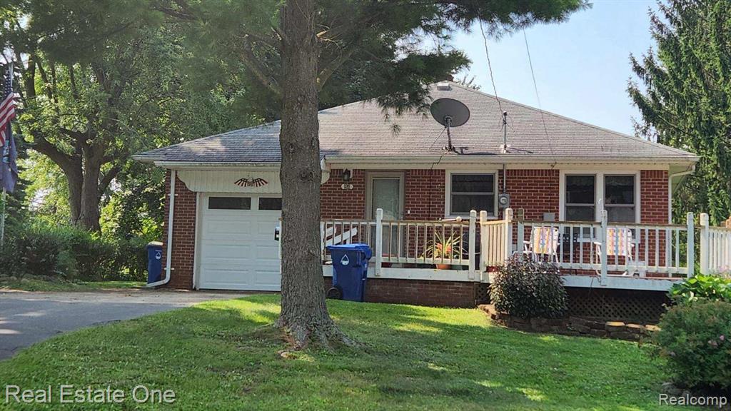 84 LYFORD Road, Waterford, MI 48328 — Photo 2