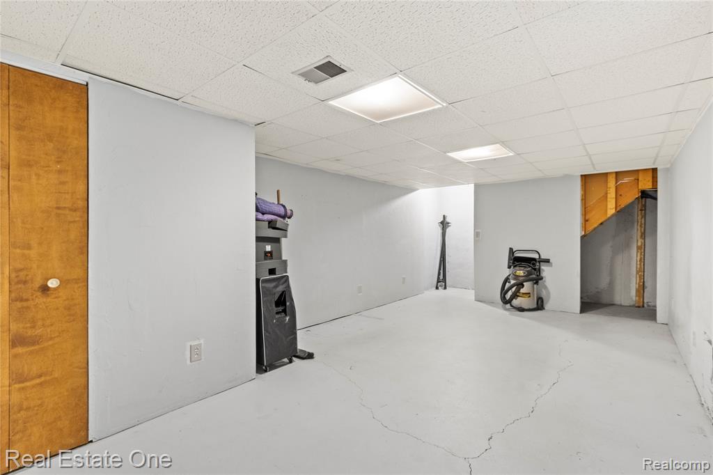5955 BEECH DALY RD, Dearborn Heights, MI 48127 — Photo 12