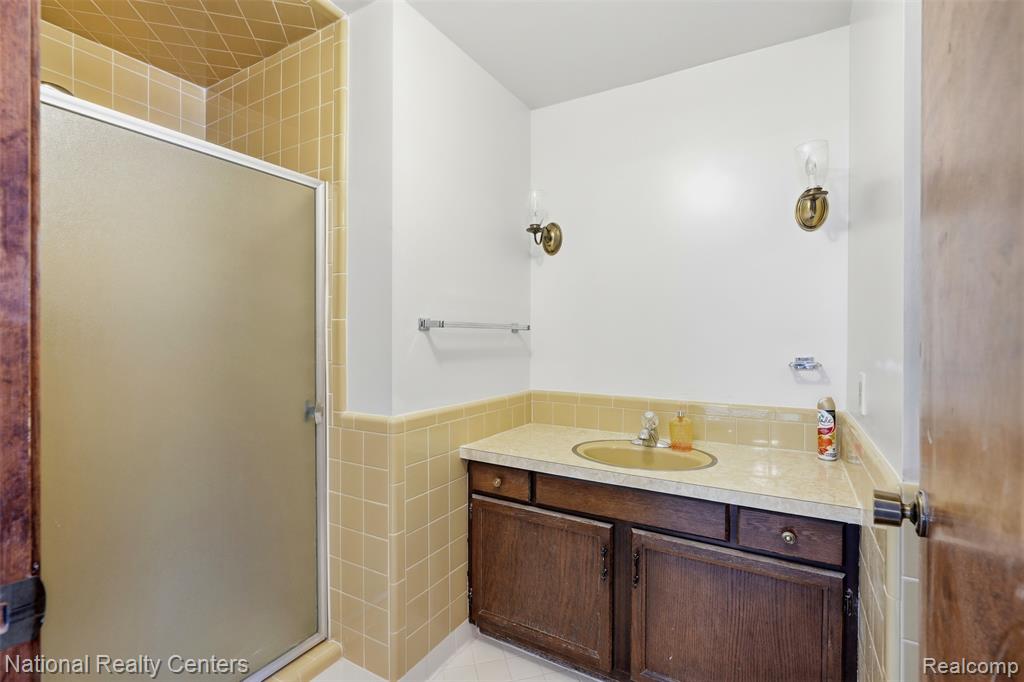 4710 Cove Road, West Bloomfield, MI 48323 — Photo 49