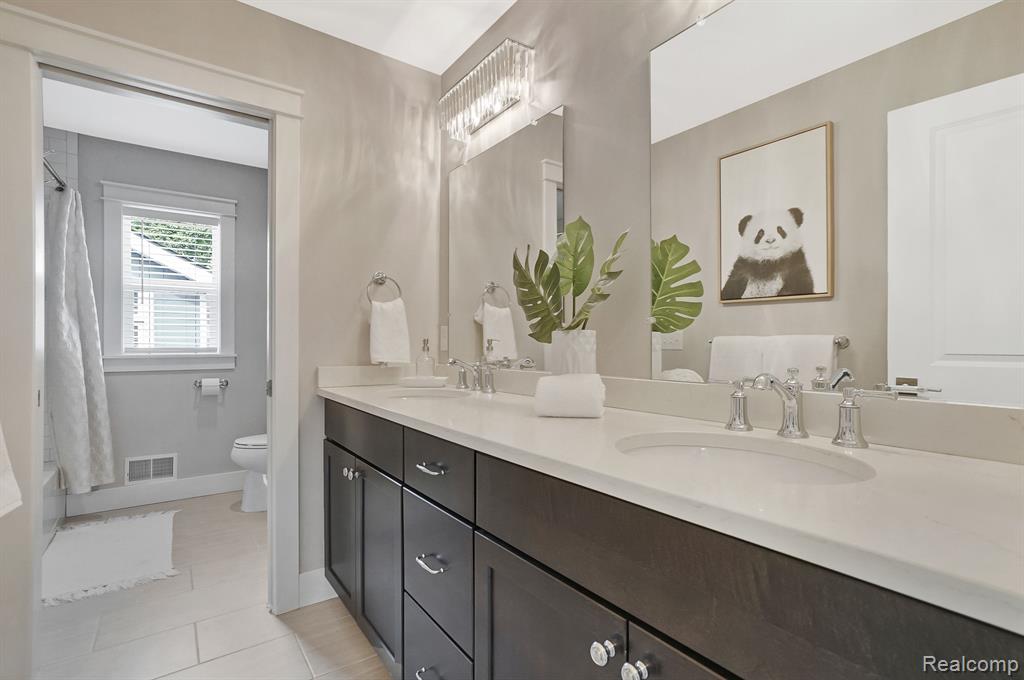 902 FERNWOOD Road, Royal Oak, MI 48067 — Photo 33