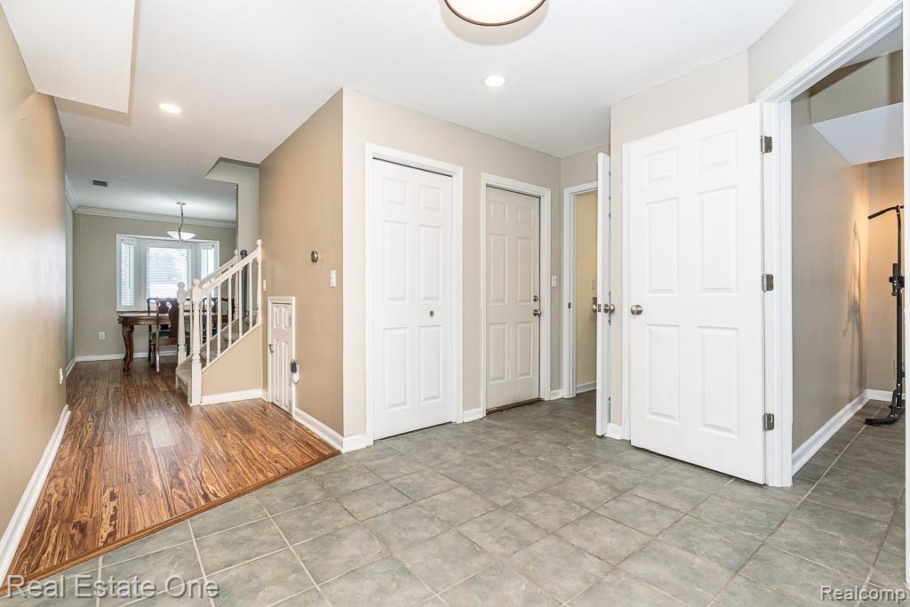 8955 Maplewood Avenue, Clarkston, MI 48348 — Photo 15