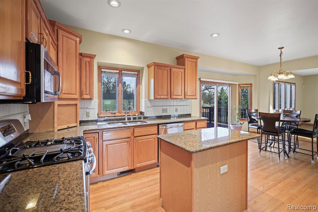 564 CHASSEUR Drive, Grand Blanc, MI 48439 — Photo 12