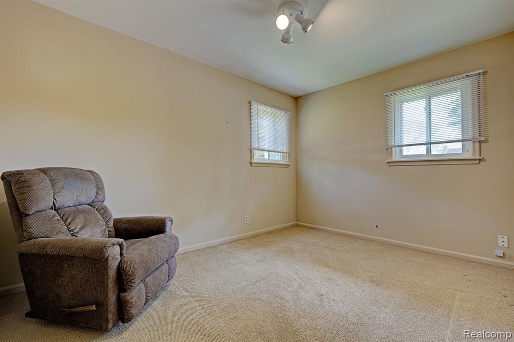 520 PARKVIEW Drive, Plymouth, MI 48170 — Photo 13