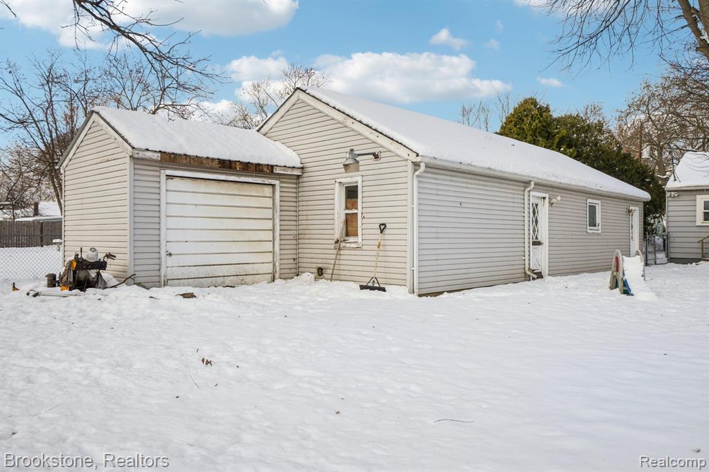 5729 Graves Street, Waterford, MI 48327 — Photo 30