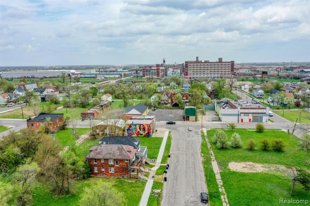 647 E BETHUNE Street, Detroit, MI 48202 — Photo 5
