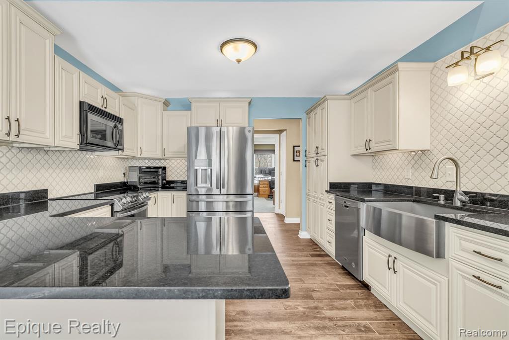 8459 Cranbrook Drive, Grand Blanc, MI 48439 — Photo 16