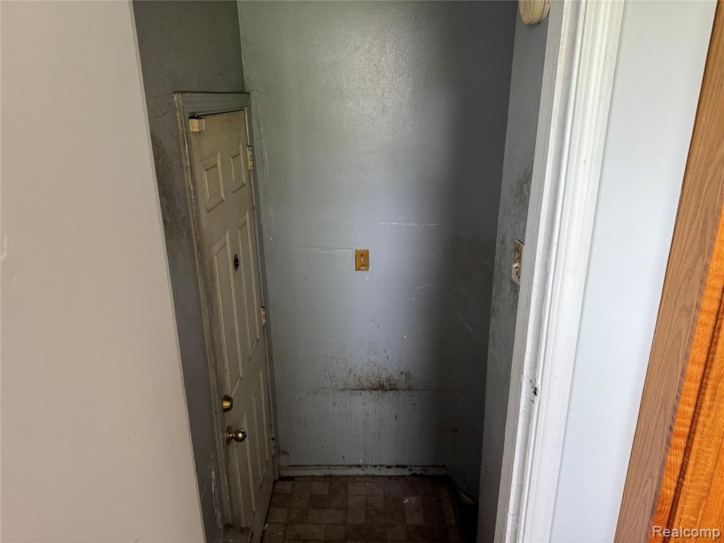 9425 Marlowe, Detroit, MI 48228 — Photo 17