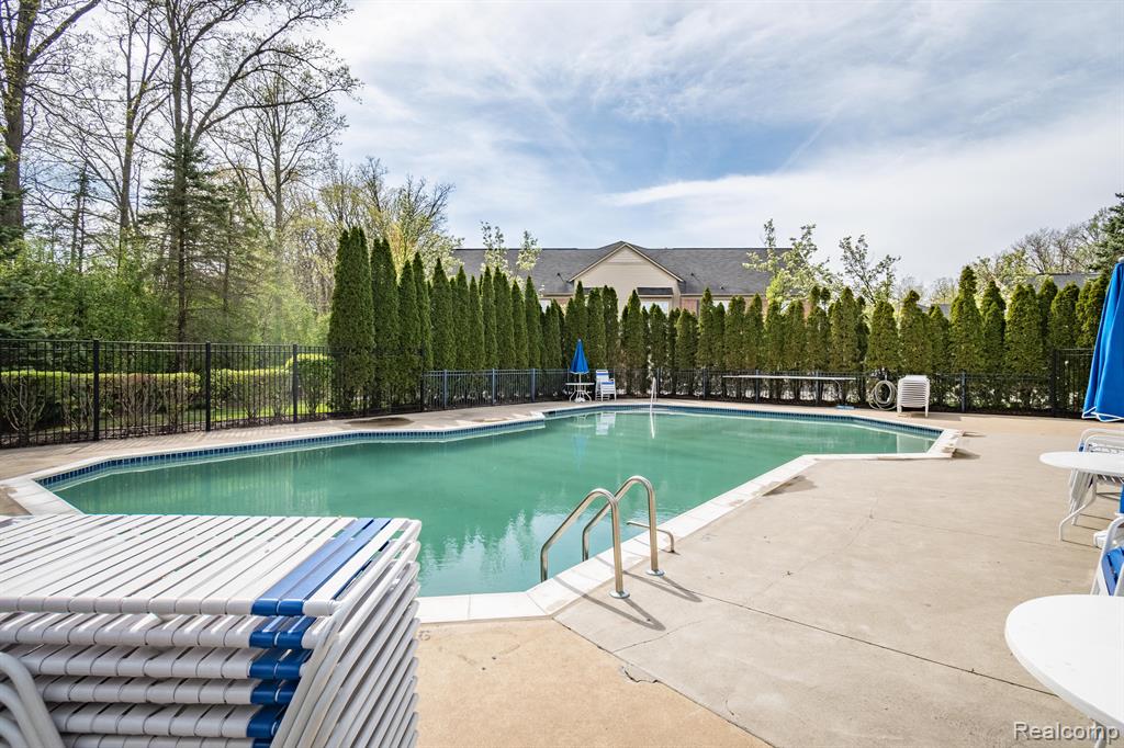 47543 PEMBROKE Drive, Canton, MI 48188 — Photo 29