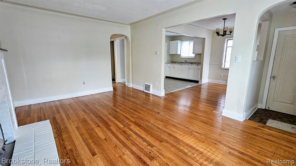 5790 LAKEPOINTE Street, Detroit, MI 48224 — Photo 5