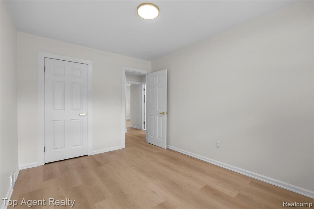 24300 Seneca Street, Oak Park, MI 48237 — Photo 20