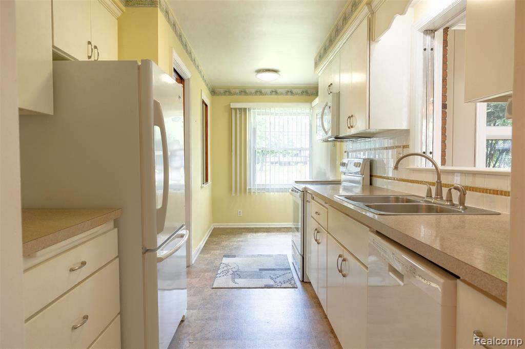 215 White Street, Imlay City, MI 48444 — Photo 11