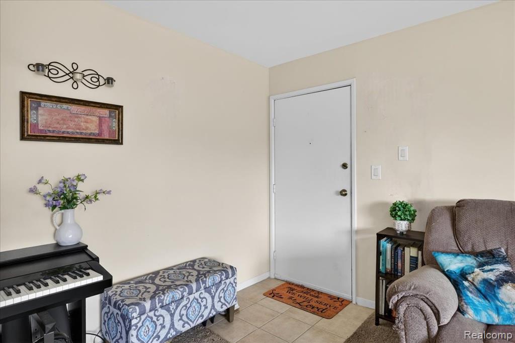 1878 Colonial Village Way, 4, Waterford, MI 48328 — Photo 4
