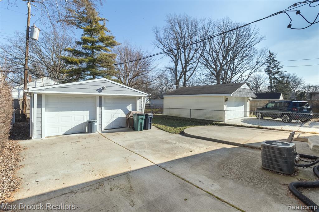 501 S Edgeworth Avenue, Royal Oak, MI 48067 — Photo 34
