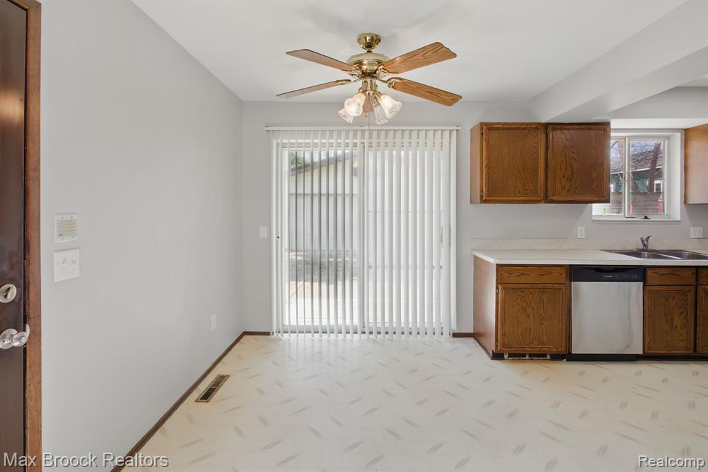 47445 DEQUINDRE Road, Rochester Hills, MI 48307 — Photo 5