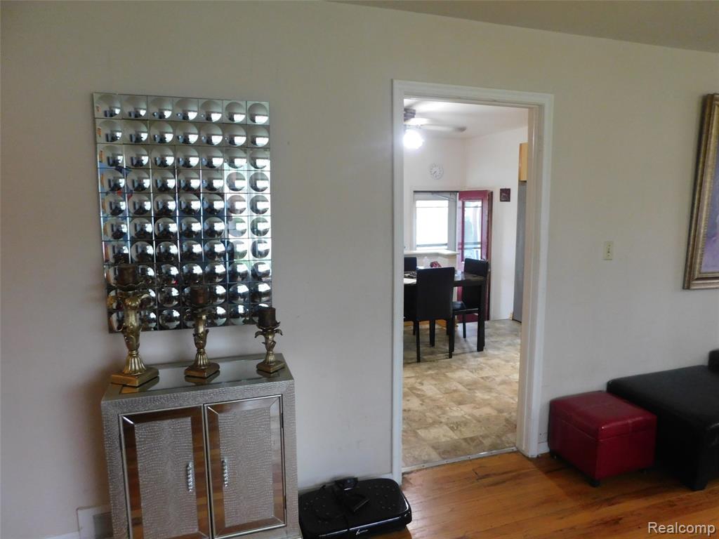8263 Linda Street, Warren, MI 48093 — Photo 10
