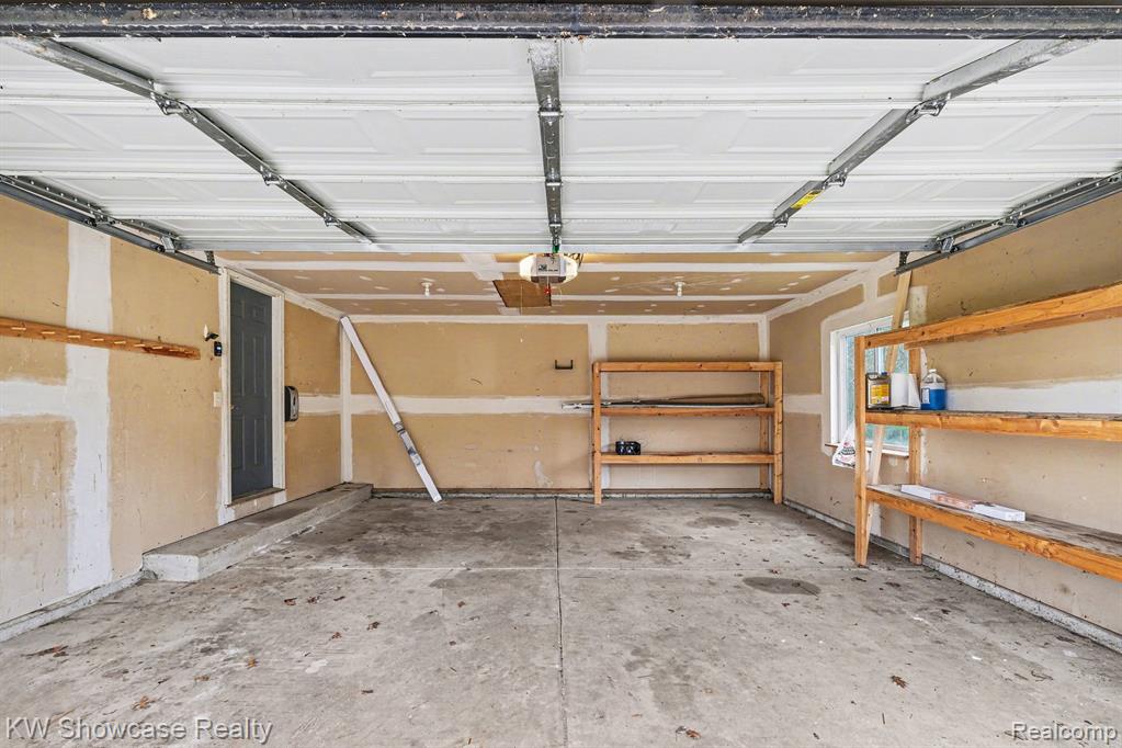 959 E Maple Street, Holly, MI 48442 — Photo 15