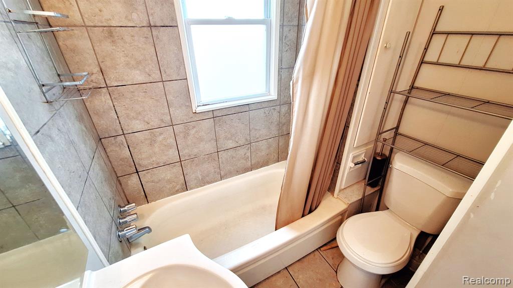 7604 JACKSON Avenue, Warren, MI 48091 — Photo 8