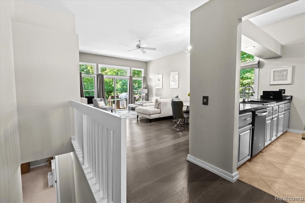 657 WOODSIDE Drive, Milford, MI 48381 — Photo 5