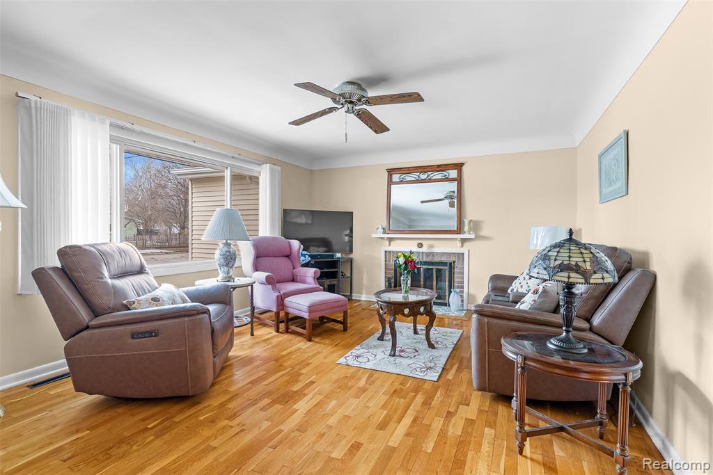 428 Sunnyside Drive, Flushing, MI 48433 — Photo 8