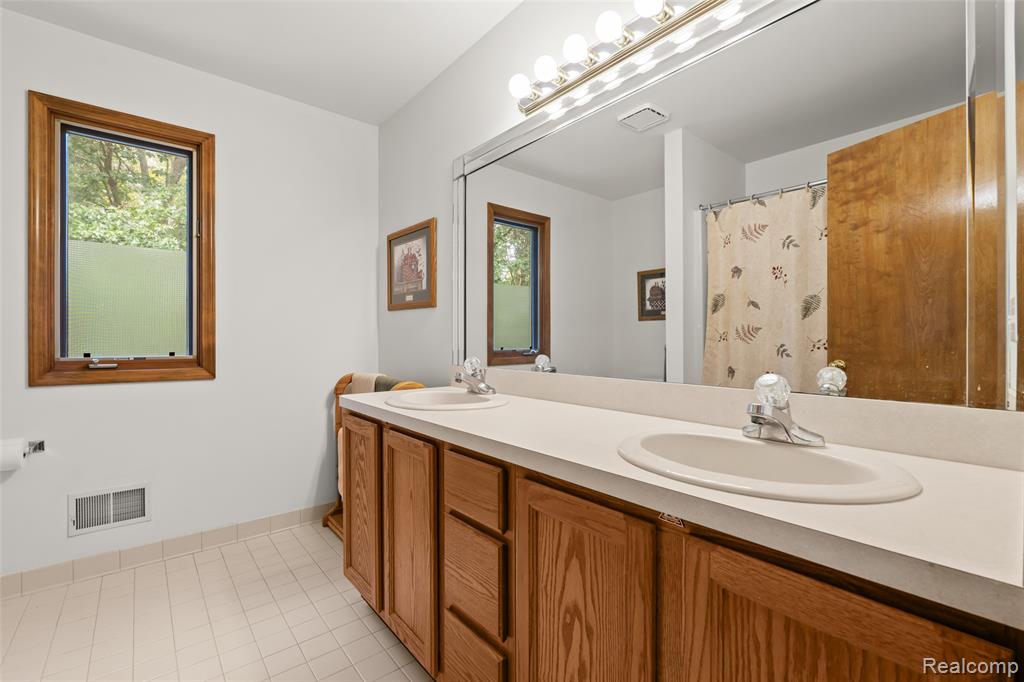 7837 Partridge Hill Drive, Brighton, MI 48116 — Photo 22