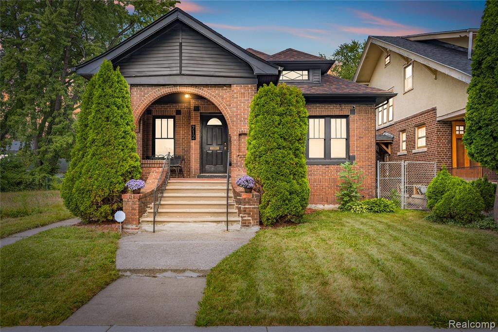 712 Chalmers Street, Detroit, MI 48215