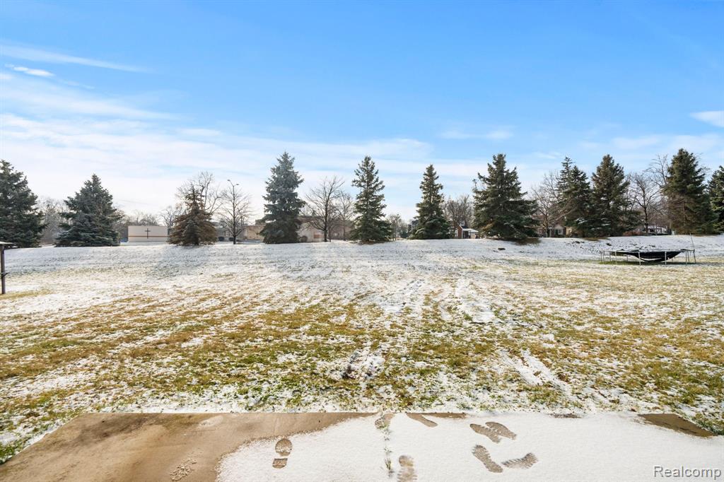 549 KONGONI Drive, Pontiac, MI 48341 — Photo 23