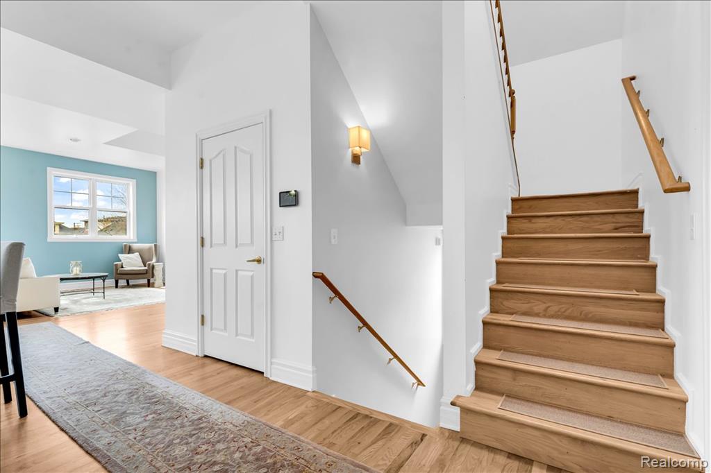429 E Ferry Street - Photo 5