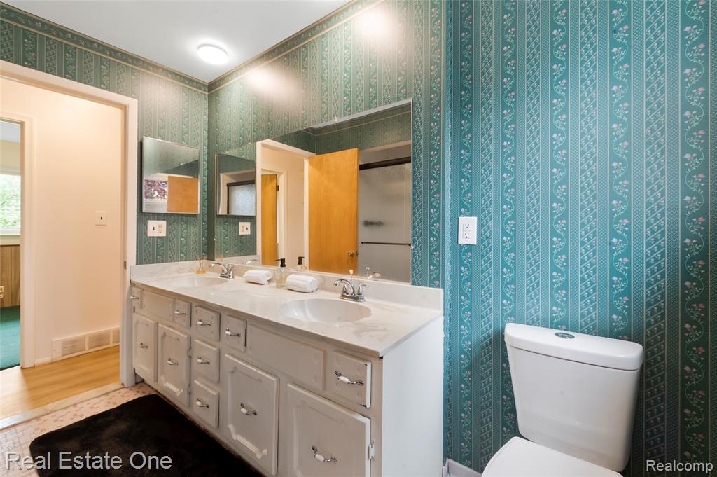 1668 Castleton Drive, Troy, MI 48083 — Photo 16