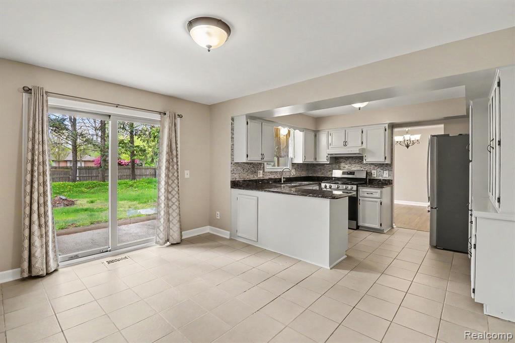 40855 Jellico Drive, Sterling Heights, MI 48313 — Photo 8