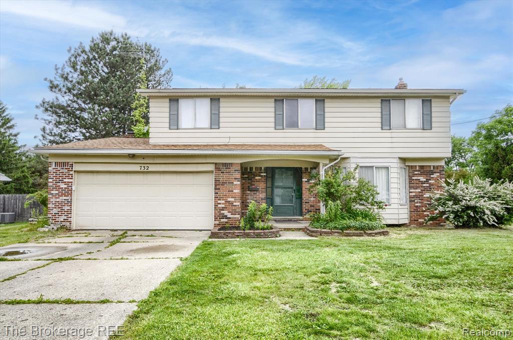 732 E Grand Blanc Road, Grand Blanc, MI 48439 — front exterior