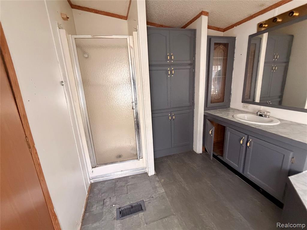 7065 El paso Boulevard, Romulus, MI 48174 — Photo 15
