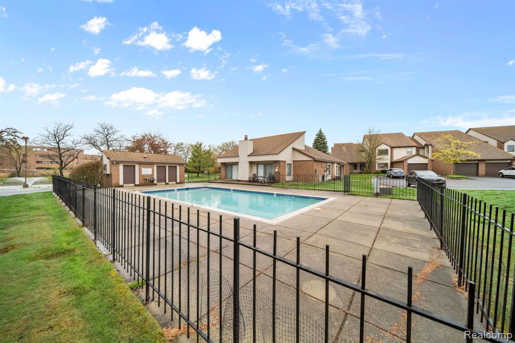 6540 RIDGEFIELD Circle, 204, West Bloomfield, MI — Photo 25