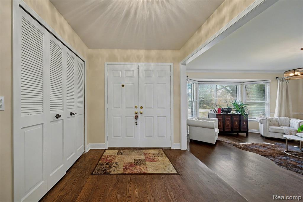 6940 Wing Lake Road, Bloomfield, MI 48301 — Photo 4