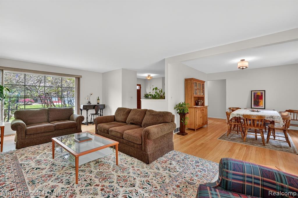 7456 Glengrove Drive, Bloomfield Hills, MI 48301 — Photo 14